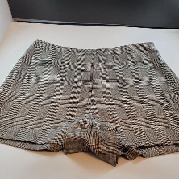 WOMEN"S FOREVER 21 SIDE ZIP CLOSURE SHORT - Picture 4 of 16